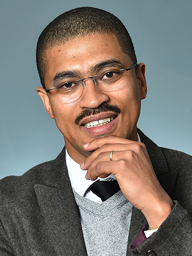 Prof-D-Pietersen_t.jpg